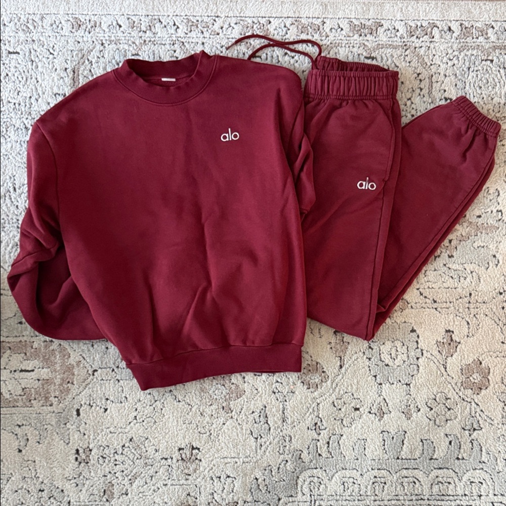 ALO Yoga women's accolade sweat set